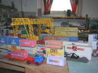 Build your own free 3D HO scale shipping containers display for you HO scale model train set. Gust download the free 3D printable shipping container PDF File, print out the shipping containers and fold. Then place your very own shipping container on you HO scale model train set layout.