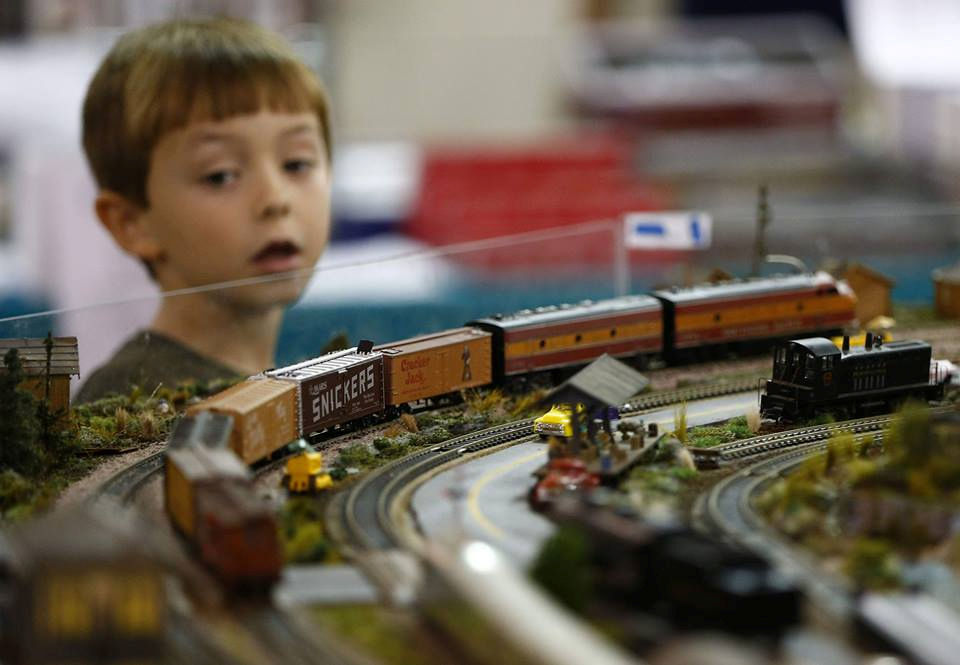 Ferroamigos Club Escobar, is a museum and Argentinian model railroading club in Escobar, Argentina. Learn more about Argentina Ferroamigos Club in Escobar and see what Ferroamigos Club in Escobar has to offer in model trains in Argentina, So visit Argentina Ferroamigos Club in Escobar At www.krafttrains.com.
Ferroamigos Club Escobar, es un museo y club ferroviario modelo argentino en Escobar, Argentina. Conozca más sobre Argentina Ferroamigos Club en Escobar y vea lo que Ferroamigos Club en Escobar tiene para ofrecer en modelos de trenes en Argentina, así que visite Argentina Ferroamigos Club en Escobar En www.krafttrains.com.
