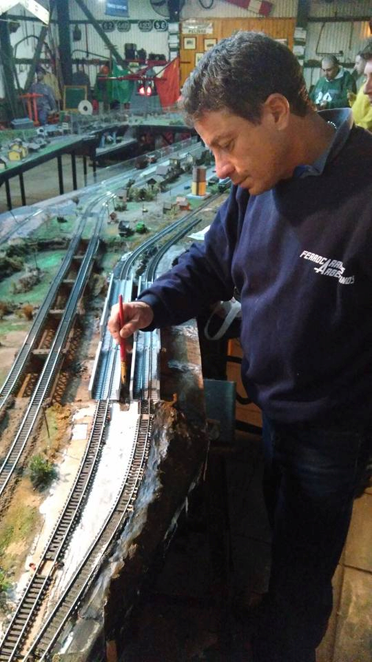 Ferroamigos Club Escobar, is a museum and Argentinian model railroading club in Escobar, Argentina. Learn more about Argentina Ferroamigos Club in Escobar and see what Ferroamigos Club in Escobar has to offer in model trains in Argentina, So visit Argentina Ferroamigos Club in Escobar At www.krafttrains.com.
Ferroamigos Club Escobar, es un museo y club ferroviario modelo argentino en Escobar, Argentina. Conozca más sobre Argentina Ferroamigos Club en Escobar y vea lo que Ferroamigos Club en Escobar tiene para ofrecer en modelos de trenes en Argentina, así que visite Argentina Ferroamigos Club en Escobar En www.krafttrains.com.
