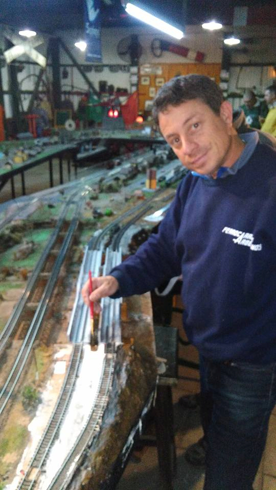 Ferroamigos Club Escobar, is a museum and Argentinian model railroading club in Escobar, Argentina. Learn more about Argentina Ferroamigos Club in Escobar and see what Ferroamigos Club in Escobar has to offer in model trains in Argentina, So visit Argentina Ferroamigos Club in Escobar At www.krafttrains.com.
Ferroamigos Club Escobar, es un museo y club ferroviario modelo argentino en Escobar, Argentina. Conozca más sobre Argentina Ferroamigos Club en Escobar y vea lo que Ferroamigos Club en Escobar tiene para ofrecer en modelos de trenes en Argentina, así que visite Argentina Ferroamigos Club en Escobar En www.krafttrains.com.
