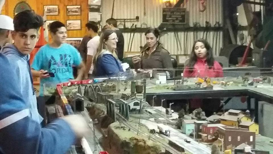 Ferroamigos Club Escobar, is a museum and Argentinian model railroading club in Escobar, Argentina. Learn more about Argentina Ferroamigos Club in Escobar and see what Ferroamigos Club in Escobar has to offer in model trains in Argentina, So visit Argentina Ferroamigos Club in Escobar At www.krafttrains.com.
Ferroamigos Club Escobar, es un museo y club ferroviario modelo argentino en Escobar, Argentina. Conozca más sobre Argentina Ferroamigos Club en Escobar y vea lo que Ferroamigos Club en Escobar tiene para ofrecer en modelos de trenes en Argentina, así que visite Argentina Ferroamigos Club en Escobar En www.krafttrains.com.
