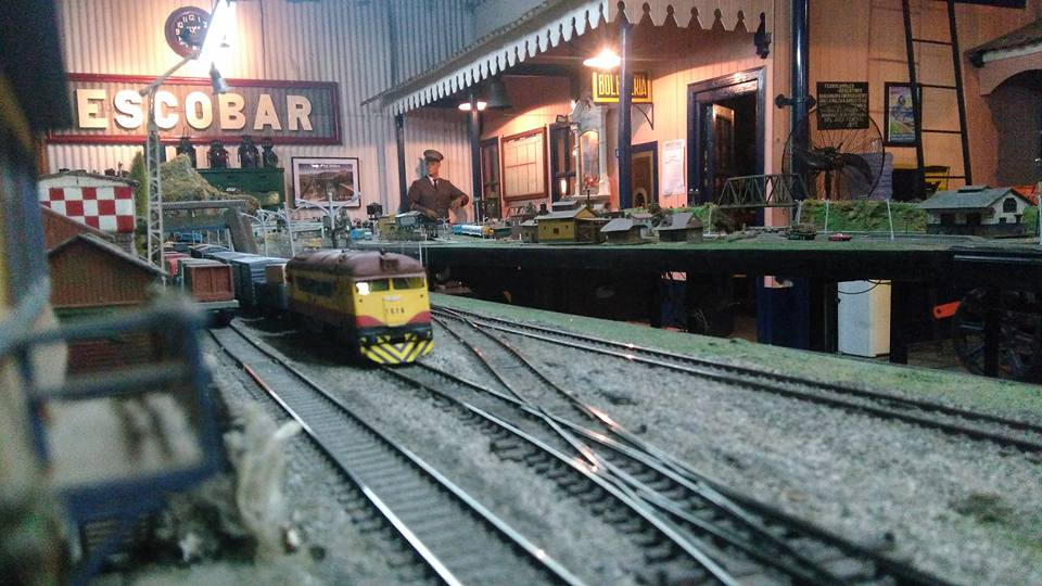 Ferroamigos Club Escobar, is a museum and Argentinian model railroading club in Escobar, Argentina. Learn more about Argentina Ferroamigos Club in Escobar and see what Ferroamigos Club in Escobar has to offer in model trains in Argentina, So visit Argentina Ferroamigos Club in Escobar At www.krafttrains.com.
Ferroamigos Club Escobar, es un museo y club ferroviario modelo argentino en Escobar, Argentina. Conozca más sobre Argentina Ferroamigos Club en Escobar y vea lo que Ferroamigos Club en Escobar tiene para ofrecer en modelos de trenes en Argentina, así que visite Argentina Ferroamigos Club en Escobar En www.krafttrains.com.
