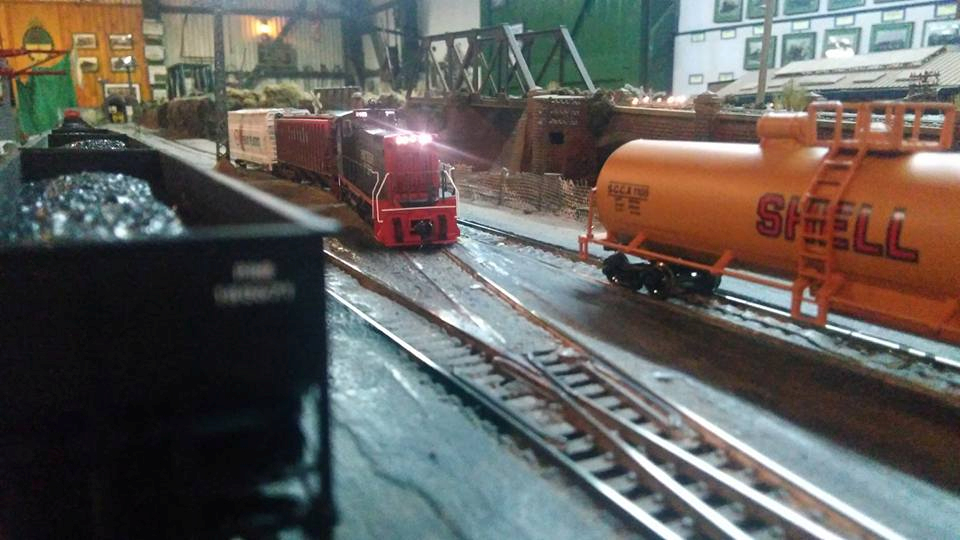 Ferroamigos Club Escobar, is a museum and Argentinian model railroading club in Escobar, Argentina. Learn more about Argentina Ferroamigos Club in Escobar and see what Ferroamigos Club in Escobar has to offer in model trains in Argentina, So visit Argentina Ferroamigos Club in Escobar At www.krafttrains.com.
Ferroamigos Club Escobar, es un museo y club ferroviario modelo argentino en Escobar, Argentina. Conozca más sobre Argentina Ferroamigos Club en Escobar y vea lo que Ferroamigos Club en Escobar tiene para ofrecer en modelos de trenes en Argentina, así que visite Argentina Ferroamigos Club en Escobar En www.krafttrains.com.
