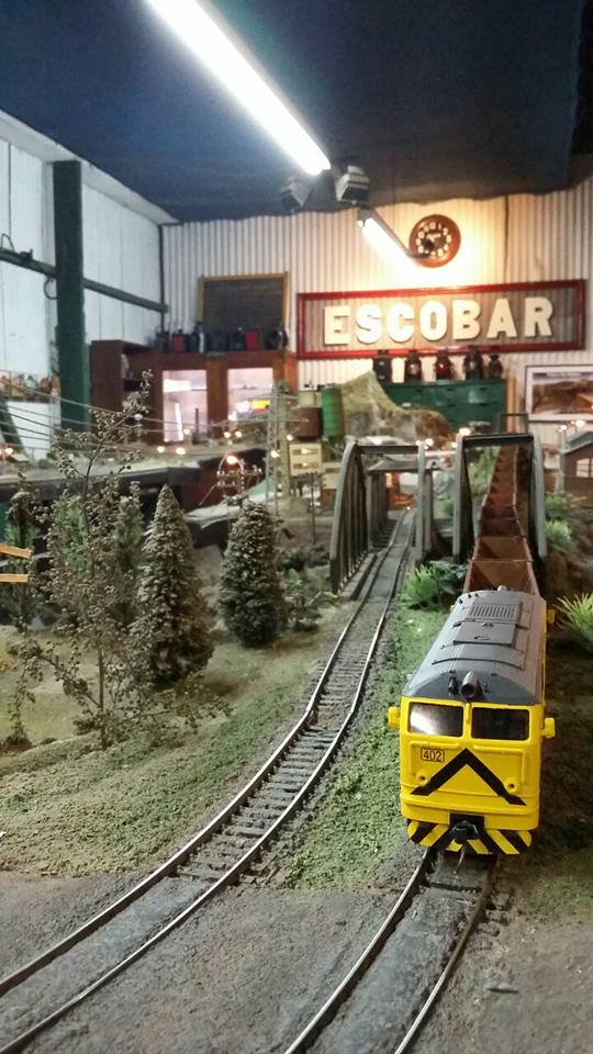 Ferroamigos Club Escobar, is a museum and Argentinian model railroading club in Escobar, Argentina. Learn more about Argentina Ferroamigos Club in Escobar and see what Ferroamigos Club in Escobar has to offer in model trains in Argentina, So visit Argentina Ferroamigos Club in Escobar At www.krafttrains.com.
Ferroamigos Club Escobar, es un museo y club ferroviario modelo argentino en Escobar, Argentina. Conozca más sobre Argentina Ferroamigos Club en Escobar y vea lo que Ferroamigos Club en Escobar tiene para ofrecer en modelos de trenes en Argentina, así que visite Argentina Ferroamigos Club en Escobar En www.krafttrains.com.
