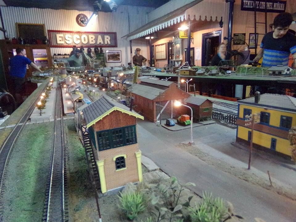 Ferroamigos Club Escobar, is a museum and Argentinian model railroading club in Escobar, Argentina. Learn more about Argentina Ferroamigos Club in Escobar and see what Ferroamigos Club in Escobar has to offer in model trains in Argentina, So visit Argentina Ferroamigos Club in Escobar At www.krafttrains.com.
Ferroamigos Club Escobar, es un museo y club ferroviario modelo argentino en Escobar, Argentina. Conozca más sobre Argentina Ferroamigos Club en Escobar y vea lo que Ferroamigos Club en Escobar tiene para ofrecer en modelos de trenes en Argentina, así que visite Argentina Ferroamigos Club en Escobar En www.krafttrains.com.
