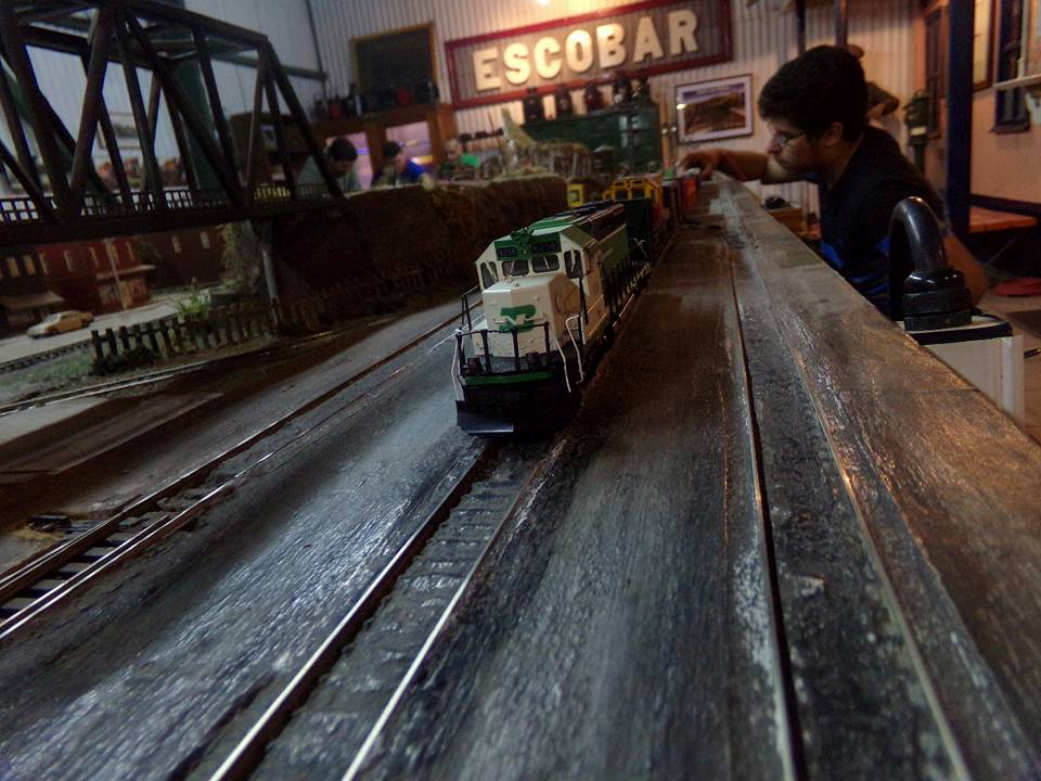 Ferroamigos Club Escobar, is a museum and Argentinian model railroading club in Escobar, Argentina. Learn more about Argentina Ferroamigos Club in Escobar and see what Ferroamigos Club in Escobar has to offer in model trains in Argentina, So visit Argentina Ferroamigos Club in Escobar At www.krafttrains.com.
Ferroamigos Club Escobar, es un museo y club ferroviario modelo argentino en Escobar, Argentina. Conozca más sobre Argentina Ferroamigos Club en Escobar y vea lo que Ferroamigos Club en Escobar tiene para ofrecer en modelos de trenes en Argentina, así que visite Argentina Ferroamigos Club en Escobar En www.krafttrains.com.
