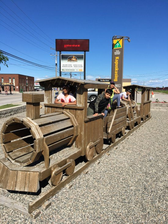 Welcome to the Ron Morel Memorial Museum in Kapuskasing Ontario Canada

This site's collection focuses on the Kapuskasing region from 1914 to the present. The museum is housed in two Canadian National Railway coaches, an engine and a caboose. There is a permanent exhibit on Kapuskasing's World War I internment camp ( www.cdli.ca/monuments/on/kapplaq.htm ), and new exhibits every season on various aspects of Kapuskasing. Working HO-gauge and N-gauge railway models are sure to delight young and older visitors alike.

The Ron Morel Memorial Museum, housed in locomotive #5107, was founded in 1971 by the late Ron Morel Sr. whose vision was to showcase two of his passions -local history and trains. The museum has something for everyone.
