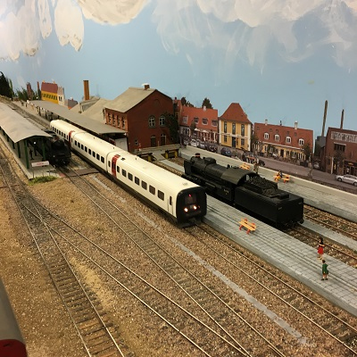Travel to Denmark Albertslund The Danish Model Railroad Club. See what model railroading train clubs in Denmark Albertslund The Danish Model Railroad Club has to offer.The Danish model railroading train clubs in Denmark Albertslund. For model railroading train clubs in Denmark visit KraftTrains.com

TRejser til Danmark. Se hvilken model jernbanestationer i Danmark. Danske model railroading togklubber i Danmark. Danske modelbaneklubber i Danmark. For model railroading togklubber i Danmark besøg KraftTrains.com