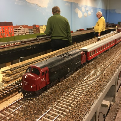 Travel to Denmark Albertslund The Danish Model Railroad Club. See what model railroading train clubs in Denmark Albertslund The Danish Model Railroad Club has to offer.The Danish model railroading train clubs in Denmark Albertslund. For model railroading train clubs in Denmark visit KraftTrains.com

TRejser til Danmark. Se hvilken model jernbanestationer i Danmark. Danske model railroading togklubber i Danmark. Danske modelbaneklubber i Danmark. For model railroading togklubber i Danmark besøg KraftTrains.com