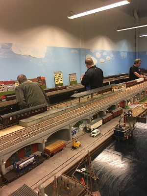 Travel to Denmark Albertslund The Danish Model Railroad Club. See what model railroading train clubs in Denmark Albertslund The Danish Model Railroad Club has to offer.The Danish model railroading train clubs in Denmark Albertslund. For model railroading train clubs in Denmark visit KraftTrains.com

TRejser til Danmark. Se hvilken model jernbanestationer i Danmark. Danske model railroading togklubber i Danmark. Danske modelbaneklubber i Danmark. For model railroading togklubber i Danmark besøg KraftTrains.com