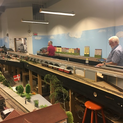 Travel to Denmark Albertslund The Danish Model Railroad Club. See what model railroading train clubs in Denmark Albertslund The Danish Model Railroad Club has to offer.The Danish model railroading train clubs in Denmark Albertslund. For model railroading train clubs in Denmark visit KraftTrains.com

TRejser til Danmark. Se hvilken model jernbanestationer i Danmark. Danske model railroading togklubber i Danmark. Danske modelbaneklubber i Danmark. For model railroading togklubber i Danmark besøg KraftTrains.com