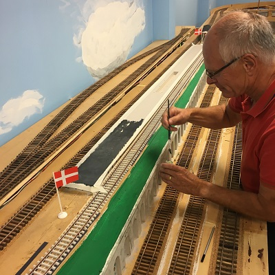 Travel to Denmark Albertslund The Danish Model Railroad Club. See what model railroading train clubs in Denmark Albertslund The Danish Model Railroad Club has to offer.The Danish model railroading train clubs in Denmark Albertslund. For model railroading train clubs in Denmark visit KraftTrains.com

TRejser til Danmark. Se hvilken model jernbanestationer i Danmark. Danske model railroading togklubber i Danmark. Danske modelbaneklubber i Danmark. For model railroading togklubber i Danmark besøg KraftTrains.com