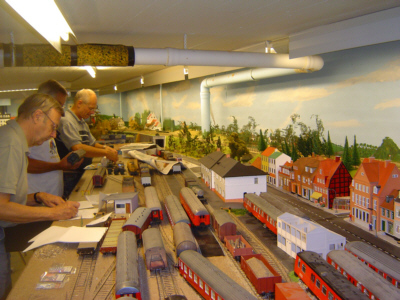 Travel to Denmark Albertslund The Danish Model Railroad Club. See what model railroading train clubs in Denmark Albertslund The Danish Model Railroad Club has to offer.The Danish model railroading train clubs in Denmark Albertslund. For model railroading train clubs in Denmark visit KraftTrains.com

TRejser til Danmark. Se hvilken model jernbanestationer i Danmark. Danske model railroading togklubber i Danmark. Danske modelbaneklubber i Danmark. For model railroading togklubber i Danmark besøg KraftTrains.com