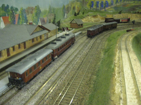 Travel to Denmark Albertslund The Danish Model Railroad Club. See what model railroading train clubs in Denmark Albertslund The Danish Model Railroad Club has to offer.The Danish model railroading train clubs in Denmark Albertslund. For model railroading train clubs in Denmark visit KraftTrains.com

TRejser til Danmark. Se hvilken model jernbanestationer i Danmark. Danske model railroading togklubber i Danmark. Danske modelbaneklubber i Danmark. For model railroading togklubber i Danmark besøg KraftTrains.com