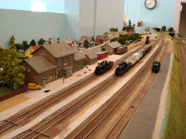 Model railway club HO Aalborg Denmark By KraftTrains.com. Go through the Model railway club H0 Aalborg in Aalborg Denmark and see what the Model railway club HO Aalborg Denmark has at www.KraftTrains.com .
Model jernbaneklub HO Aalborg Danmark Af KraftTrains.com. Gå gennem Model jernbaneklub H0 Aalborg i Aalborg Danmark og se, hvad Model jernbaneklub HO Aalborg Denmark har på www.KraftTrains.com. 
