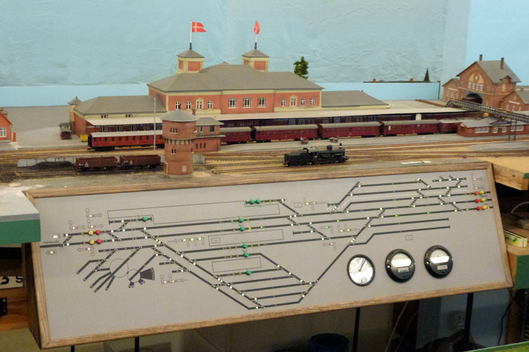 Model railway club HO Aalborg Denmark By KraftTrains.com. Go through the Model railway club H0 Aalborg in Aalborg Denmark and see what the Model railway club HO Aalborg Denmark has at www.KraftTrains.com .
Model jernbaneklub HO Aalborg Danmark Af KraftTrains.com. Gå gennem Model jernbaneklub H0 Aalborg i Aalborg Danmark og se, hvad Model jernbaneklub HO Aalborg Denmark har på www.KraftTrains.com. 
