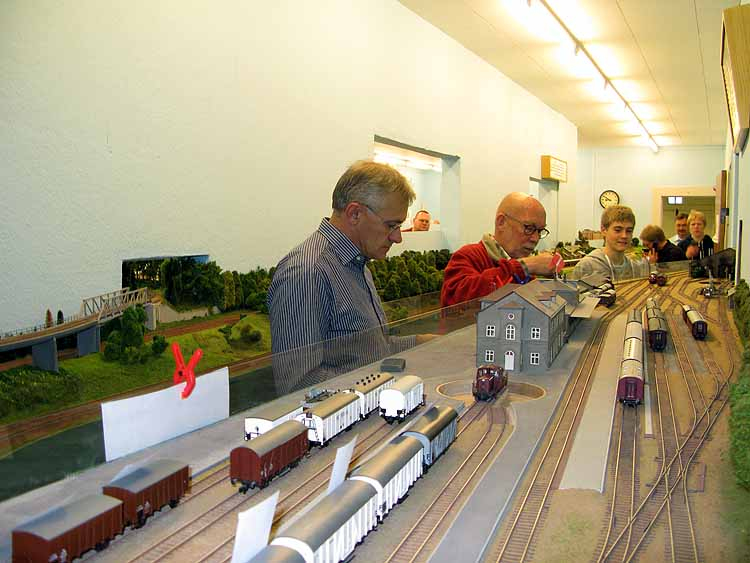 Model railway club HO Aalborg Denmark By KraftTrains.com. Go through the Model railway club H0 Aalborg in Aalborg Denmark and see what the Model railway club HO Aalborg Denmark has at www.KraftTrains.com .
Model jernbaneklub HO Aalborg Danmark Af KraftTrains.com. Gå gennem Model jernbaneklub H0 Aalborg i Aalborg Danmark og se, hvad Model jernbaneklub HO Aalborg Denmark har på www.KraftTrains.com. 
