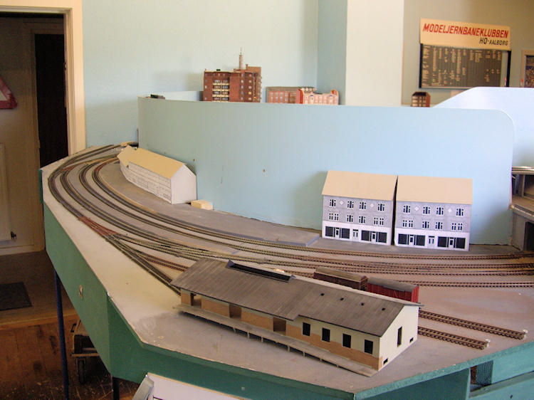 Model railway club HO Aalborg Denmark By KraftTrains.com. Go through the Model railway club H0 Aalborg in Aalborg Denmark and see what the Model railway club HO Aalborg Denmark has at www.KraftTrains.com .
Model jernbaneklub HO Aalborg Danmark Af KraftTrains.com. Gå gennem Model jernbaneklub H0 Aalborg i Aalborg Danmark og se, hvad Model jernbaneklub HO Aalborg Denmark har på www.KraftTrains.com. 
