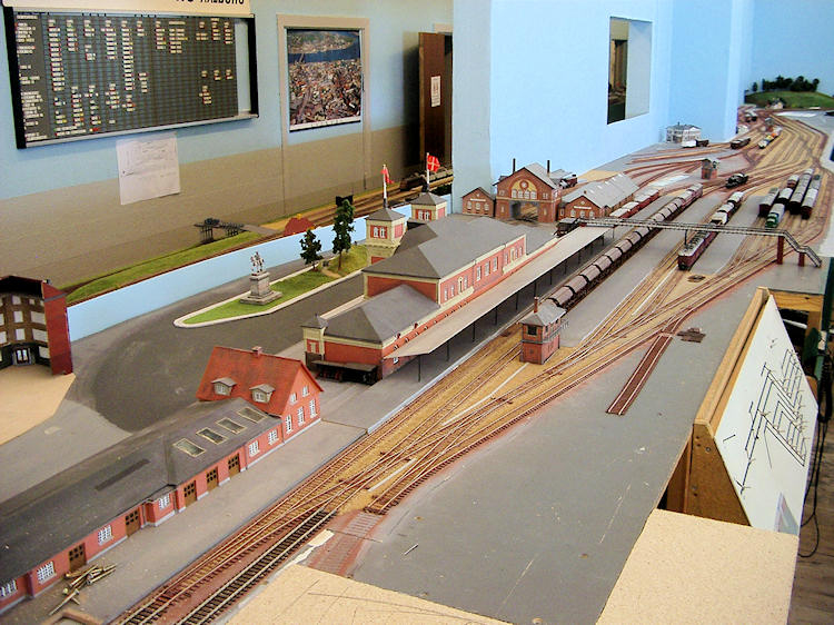Model railway club HO Aalborg Denmark By KraftTrains.com. Go through the Model railway club H0 Aalborg in Aalborg Denmark and see what the Model railway club HO Aalborg Denmark has at www.KraftTrains.com .
Model jernbaneklub HO Aalborg Danmark Af KraftTrains.com. Gå gennem Model jernbaneklub H0 Aalborg i Aalborg Danmark og se, hvad Model jernbaneklub HO Aalborg Denmark har på www.KraftTrains.com. 

