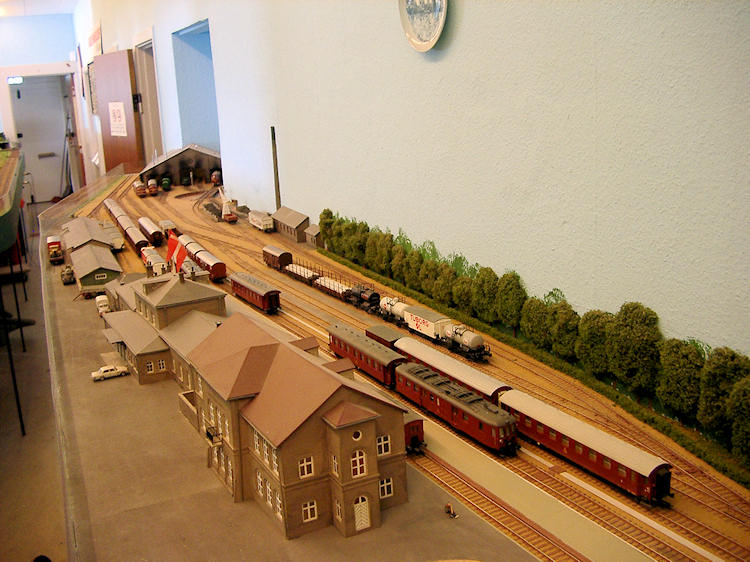 Model railway club HO Aalborg Denmark By KraftTrains.com. Go through the Model railway club H0 Aalborg in Aalborg Denmark and see what the Model railway club HO Aalborg Denmark has at www.KraftTrains.com .
Model jernbaneklub HO Aalborg Danmark Af KraftTrains.com. Gå gennem Model jernbaneklub H0 Aalborg i Aalborg Danmark og se, hvad Model jernbaneklub HO Aalborg Denmark har på www.KraftTrains.com. 
