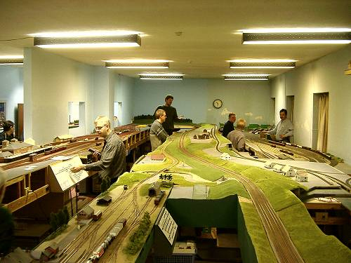 Model railway club HO Aalborg Denmark By KraftTrains.com. Go through the Model railway club H0 Aalborg in Aalborg Denmark and see what the Model railway club HO Aalborg Denmark has at www.KraftTrains.com .
Model jernbaneklub HO Aalborg Danmark Af KraftTrains.com. Gå gennem Model jernbaneklub H0 Aalborg i Aalborg Danmark og se, hvad Model jernbaneklub HO Aalborg Denmark har på www.KraftTrains.com. 
