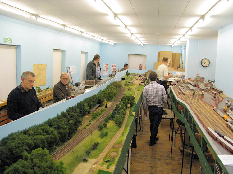 Model railway club HO Aalborg Denmark By KraftTrains.com. Go through the Model railway club H0 Aalborg in Aalborg Denmark and see what the Model railway club HO Aalborg Denmark has at www.KraftTrains.com .
Model jernbaneklub HO Aalborg Danmark Af KraftTrains.com. Gå gennem Model jernbaneklub H0 Aalborg i Aalborg Danmark og se, hvad Model jernbaneklub HO Aalborg Denmark har på www.KraftTrains.com. 
