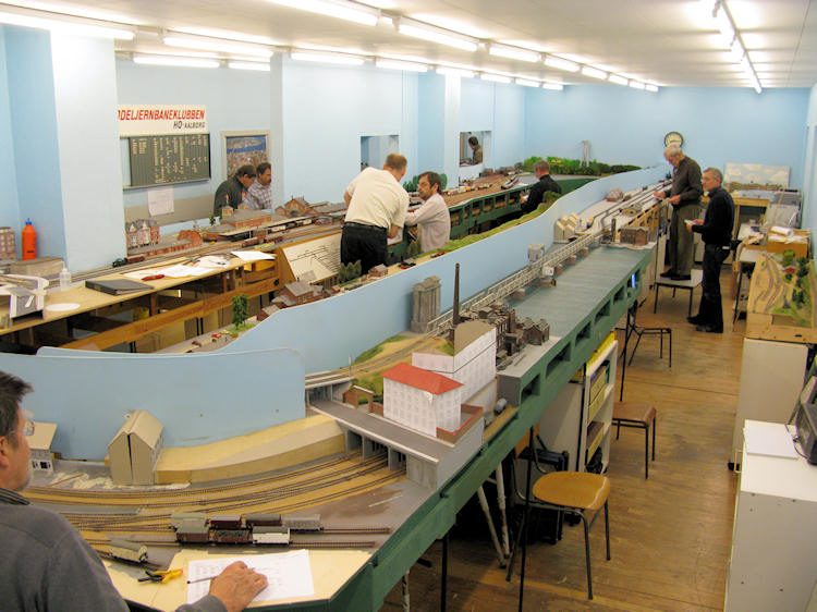 Model railway club HO Aalborg Denmark By KraftTrains.com. Go through the Model railway club H0 Aalborg in Aalborg Denmark and see what the Model railway club HO Aalborg Denmark has at www.KraftTrains.com .
Model jernbaneklub HO Aalborg Danmark Af KraftTrains.com. Gå gennem Model jernbaneklub H0 Aalborg i Aalborg Danmark og se, hvad Model jernbaneklub HO Aalborg Denmark har på www.KraftTrains.com. 
