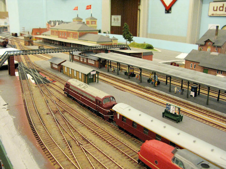 Model railway club HO Aalborg Denmark By KraftTrains.com. Go through the Model railway club H0 Aalborg in Aalborg Denmark and see what the Model railway club HO Aalborg Denmark has at www.KraftTrains.com .
Model jernbaneklub HO Aalborg Danmark Af KraftTrains.com. Gå gennem Model jernbaneklub H0 Aalborg i Aalborg Danmark og se, hvad Model jernbaneklub HO Aalborg Denmark har på www.KraftTrains.com. 
