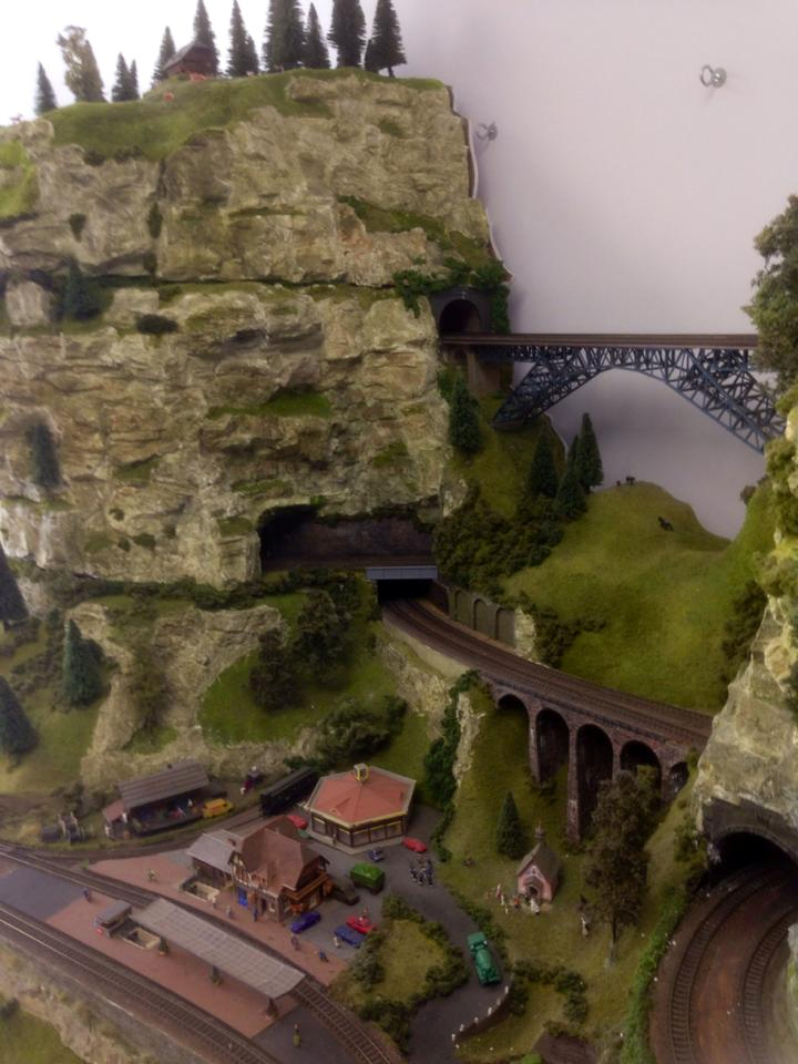 Model train clubs in London England at KraftTrains.com The Model Railway Club in London England and model train clubs around the world and more.