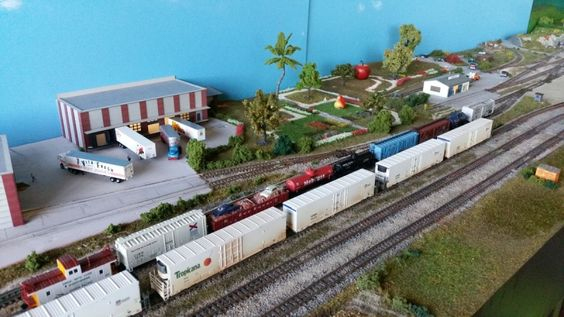 Kraft Trains railroading clubs around the world At GermaNTRAK
Warendorf Germany at krafttrains@rogers.com