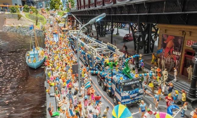 Miniatur Wunderland Hamburg Germany is the largest model railway in the world, and one of the most successful permanent exhibitions in Northern Germany. Learn all you can about the worlds largest model railway train set in Hamburg Germany Miniatur Wunderland. Miniatur Wunderland Hamburg Germany also has the worlds largest model train set and working airport. 