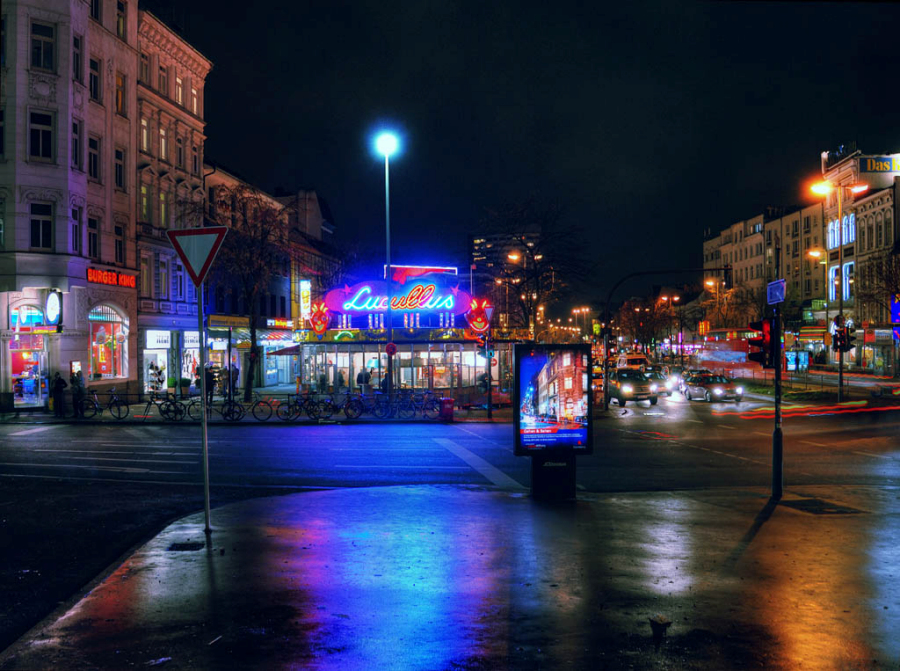 Miniatur Wunderland Hamburg Germany is the largest model railway in the world, and one of the most successful permanent exhibitions in Northern Germany. Learn all you can about the worlds largest model railway train set in Hamburg Germany Miniatur Wunderland. Miniatur Wunderland Hamburg Germany also has the worlds largest model train set and working airport. 