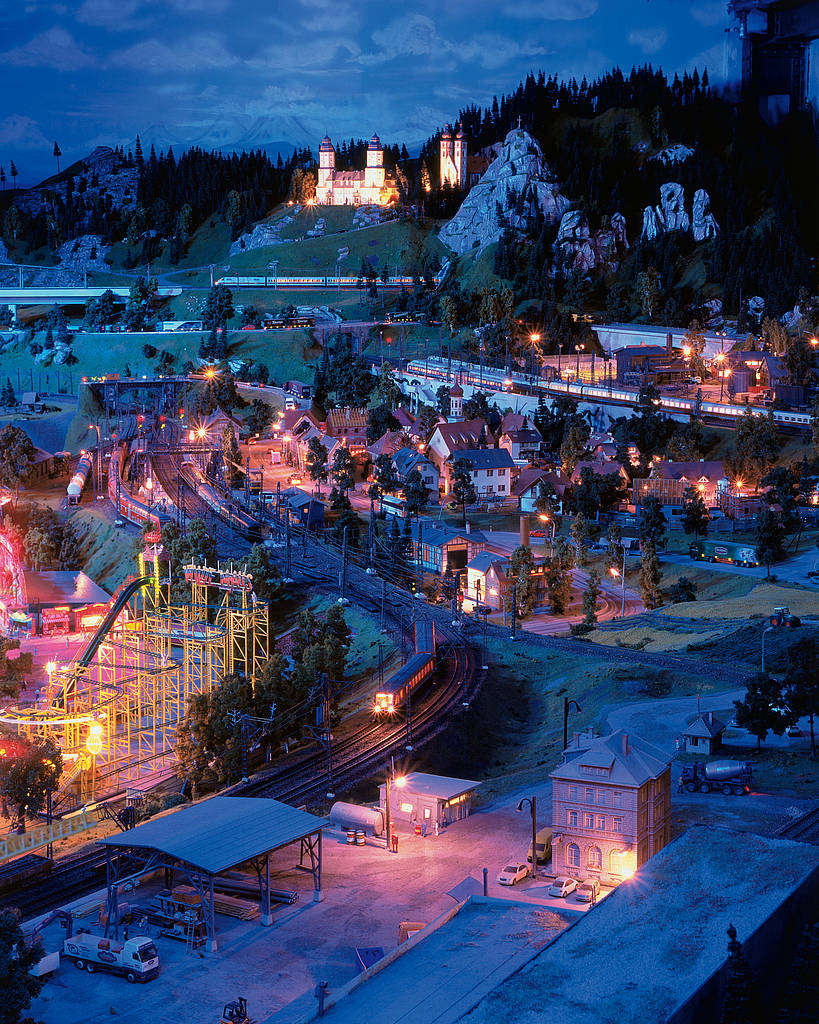 Miniatur Wunderland Hamburg Germany is the largest model railway in the world, and one of the most successful permanent exhibitions in Northern Germany. Learn all you can about the worlds largest model railway train set in Hamburg Germany Miniatur Wunderland. Miniatur Wunderland Hamburg Germany also has the worlds largest model train set and working airport. 