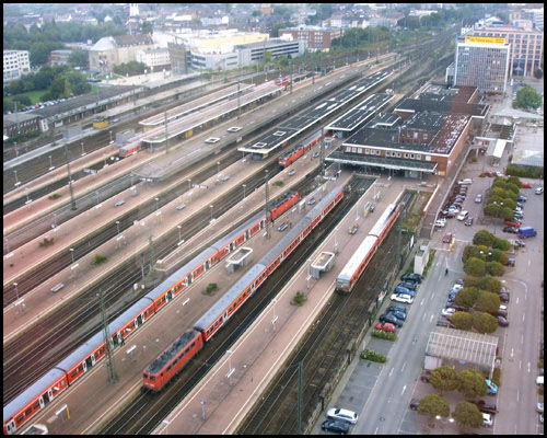 Miniatur Wunderland Hamburg Germany is the largest model railway in the world, and one of the most successful permanent exhibitions in Northern Germany. Learn all you can about the worlds largest model railway train set in Hamburg Germany Miniatur Wunderland. Miniatur Wunderland Hamburg Germany also has the worlds largest model train set and working airport. 