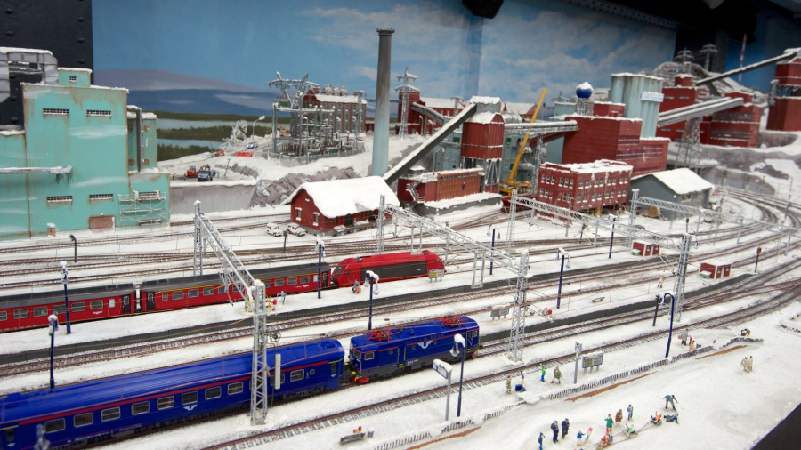 Miniatur Wunderland Hamburg Germany is the largest model railway in the world, and one of the most successful permanent exhibitions in Northern Germany. Learn all you can about the worlds largest model railway train set in Hamburg Germany Miniatur Wunderland. Miniatur Wunderland Hamburg Germany also has the worlds largest model train set and working airport. 