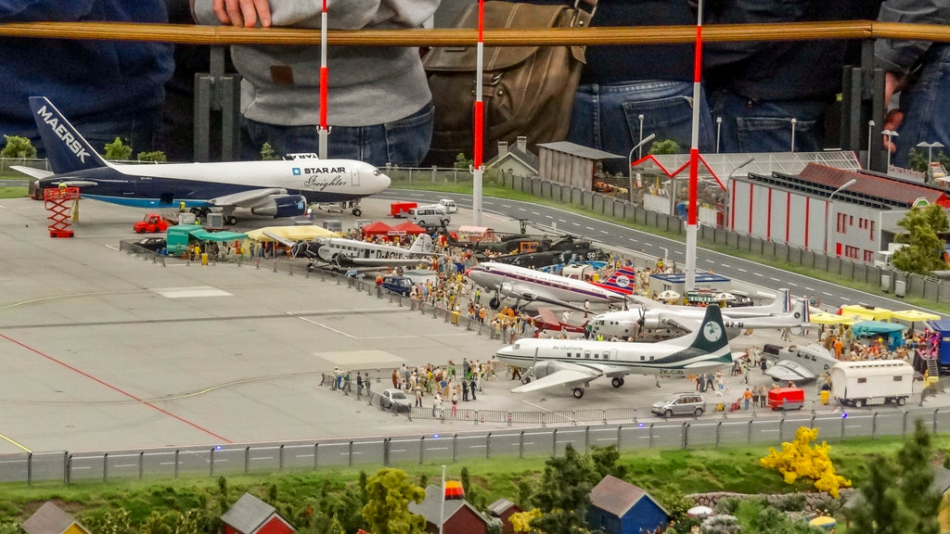 Miniatur Wunderland Hamburg Germany is the largest model railway in the world, and one of the most successful permanent exhibitions in Northern Germany. Learn all you can about the worlds largest model railway train set in Hamburg Germany Miniatur Wunderland. Miniatur Wunderland Hamburg Germany also has the worlds largest model train set and working airport. 