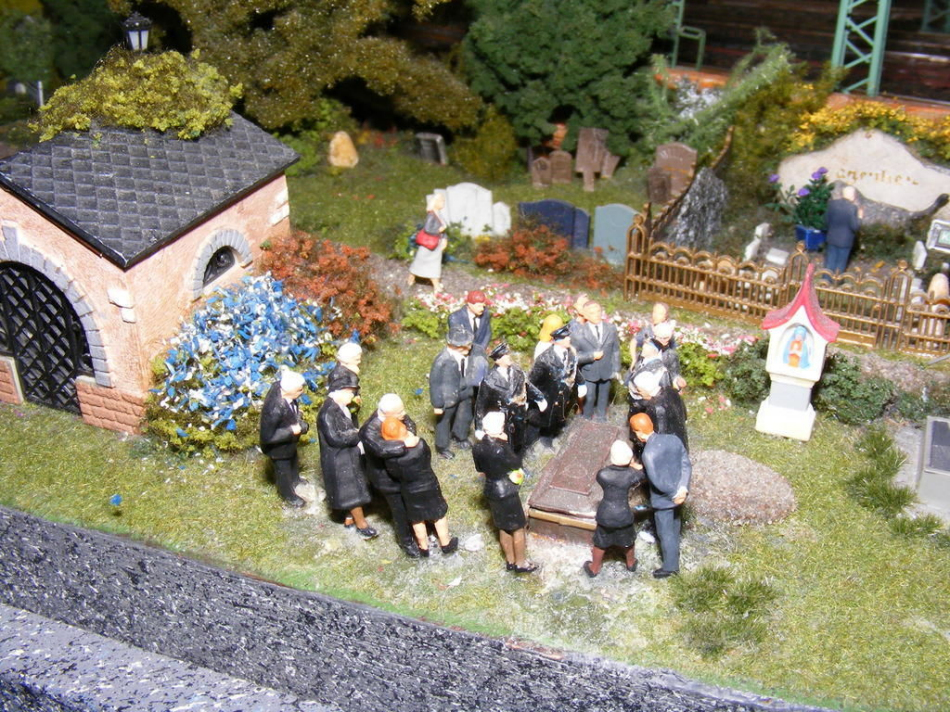 Miniatur Wunderland Hamburg Germany is the largest model railway in the world, and one of the most successful permanent exhibitions in Northern Germany. Learn all you can about the worlds largest model railway train set in Hamburg Germany Miniatur Wunderland. Miniatur Wunderland Hamburg Germany also has the worlds largest model train set and working airport. 