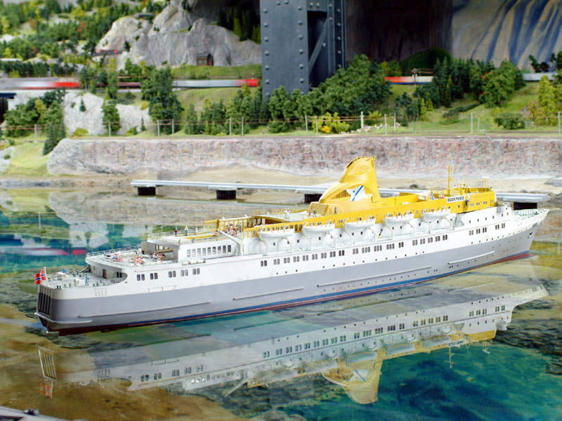 Miniatur Wunderland Hamburg Germany is the largest model railway in the world, and one of the most successful permanent exhibitions in Northern Germany. Learn all you can about the worlds largest model railway train set in Hamburg Germany Miniatur Wunderland. Miniatur Wunderland Hamburg Germany also has the worlds largest model train set and working airport. 