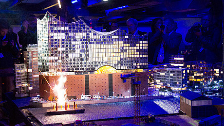 Miniatur Wunderland Hamburg Germany is the largest model railway in the world, and one of the most successful permanent exhibitions in Northern Germany. Learn all you can about the worlds largest model railway train set in Hamburg Germany Miniatur Wunderland. Miniatur Wunderland Hamburg Germany also has the worlds largest model train set and working airport. 