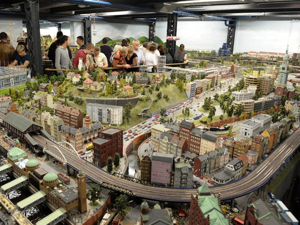 Miniatur Wunderland Hamburg Germany is the largest model railway in the world, and one of the most successful permanent exhibitions in Northern Germany. Learn all you can about the worlds largest model railway train set in Hamburg Germany Miniatur Wunderland. Miniatur Wunderland Hamburg Germany also has the worlds largest model train set and working airport. 