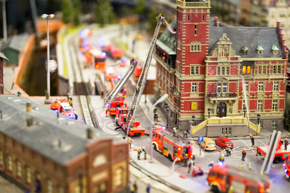 Miniatur Wunderland Hamburg Germany is the largest model railway in the world, and one of the most successful permanent exhibitions in Northern Germany. Learn all you can about the worlds largest model railway train set in Hamburg Germany Miniatur Wunderland. Miniatur Wunderland Hamburg Germany also has the worlds largest model train set and working airport. 