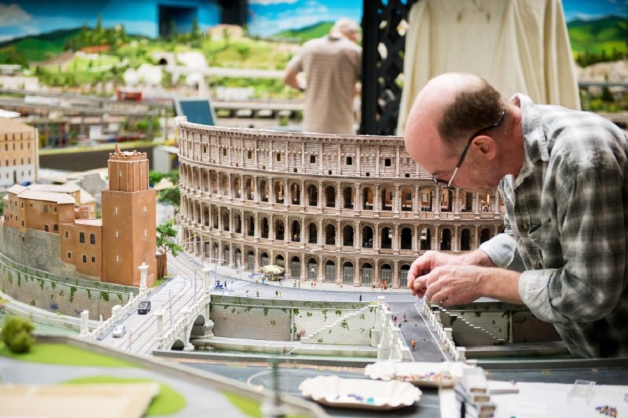 Miniatur Wunderland Hamburg Germany is the largest model railway in the world, and one of the most successful permanent exhibitions in Northern Germany. Learn all you can about the worlds largest model railway train set in Hamburg Germany Miniatur Wunderland. Miniatur Wunderland Hamburg Germany also has the worlds largest model train set and working airport. 