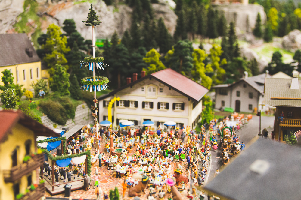 Miniatur Wunderland Hamburg Germany is the largest model railway in the world, and one of the most successful permanent exhibitions in Northern Germany. Learn all you can about the worlds largest model railway train set in Hamburg Germany Miniatur Wunderland. Miniatur Wunderland Hamburg Germany also has the worlds largest model train set and working airport. 