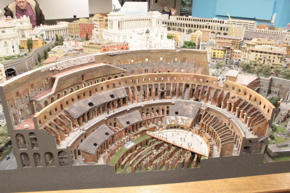 Miniatur Wunderland Hamburg Germany is the largest model railway in the world, and one of the most successful permanent exhibitions in Northern Germany. Learn all you can about the worlds largest model railway train set in Hamburg Germany Miniatur Wunderland. Miniatur Wunderland Hamburg Germany also has the worlds largest model train set and working airport. 