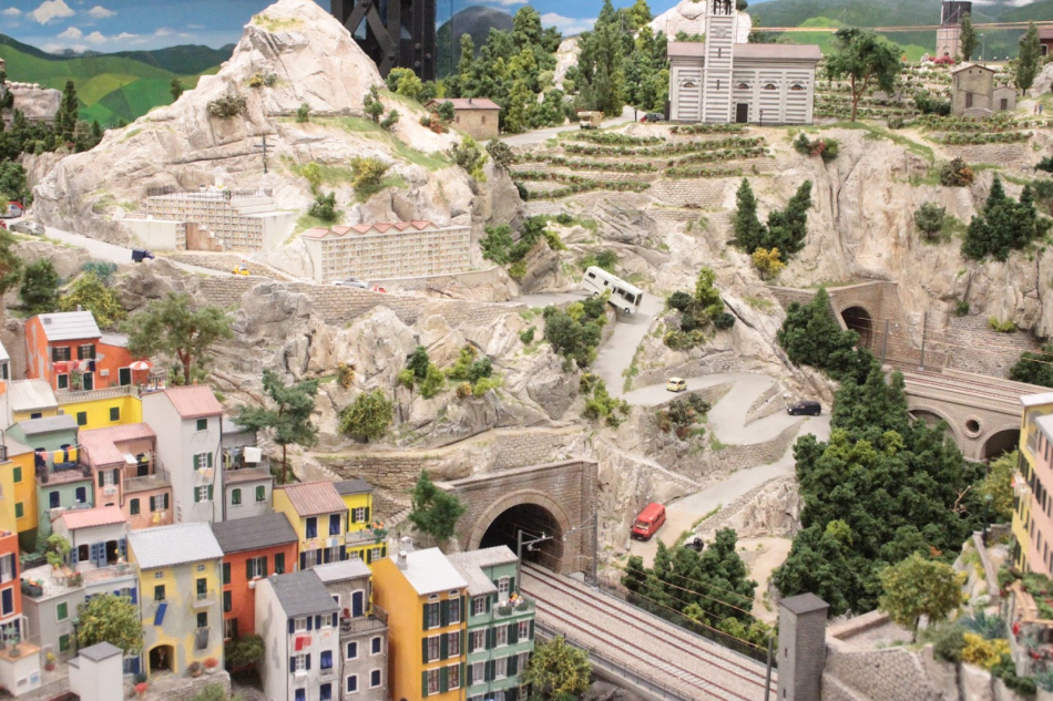 Miniatur Wunderland Hamburg Germany is the largest model railway in the world, and one of the most successful permanent exhibitions in Northern Germany. Learn all you can about the worlds largest model railway train set in Hamburg Germany Miniatur Wunderland. Miniatur Wunderland Hamburg Germany also has the worlds largest model train set and working airport. 