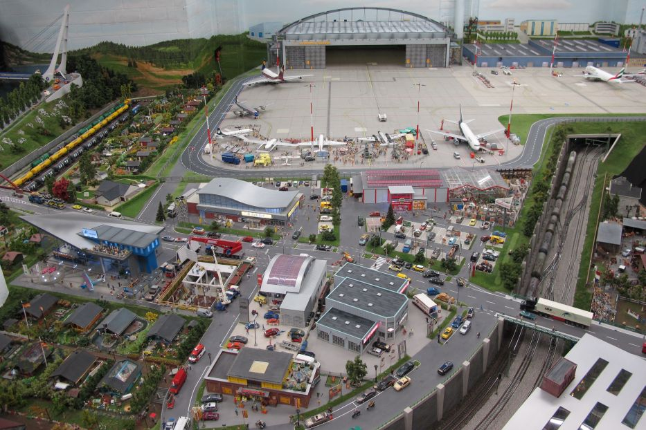Miniatur Wunderland Hamburg Germany is the largest model railway in the world, and one of the most successful permanent exhibitions in Northern Germany. Learn all you can about the worlds largest model railway train set in Hamburg Germany Miniatur Wunderland. Miniatur Wunderland Hamburg Germany also has the worlds largest model train set and working airport. 