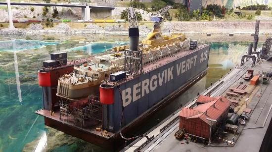 Miniatur Wunderland Hamburg Germany is the largest model railway in the world, and one of the most successful permanent exhibitions in Northern Germany. Learn all you can about the worlds largest model railway train set in Hamburg Germany Miniatur Wunderland. Miniatur Wunderland Hamburg Germany also has the worlds largest model train set and working airport. 