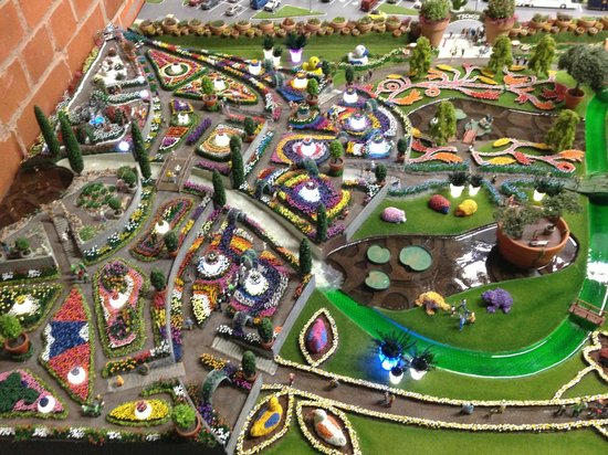 Miniatur Wunderland Hamburg Germany is the largest model railway in the world, and one of the most successful permanent exhibitions in Northern Germany. Learn all you can about the worlds largest model railway train set in Hamburg Germany Miniatur Wunderland. Miniatur Wunderland Hamburg Germany also has the worlds largest model train set and working airport. 