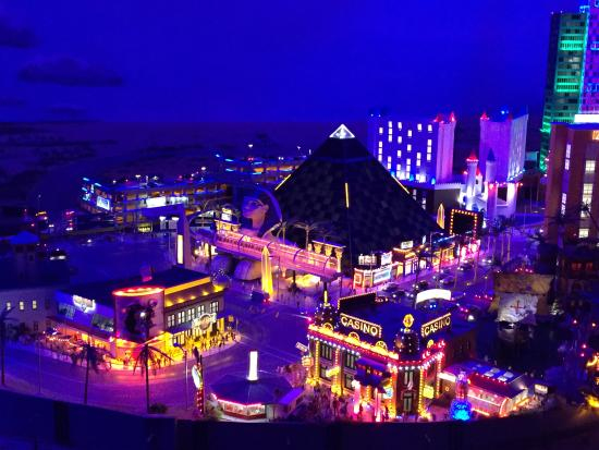 Miniatur Wunderland Hamburg Germany is the largest model railway in the world, and one of the most successful permanent exhibitions in Northern Germany. Learn all you can about the worlds largest model railway train set in Hamburg Germany Miniatur Wunderland. Miniatur Wunderland Hamburg Germany also has the worlds largest model train set and working airport. 