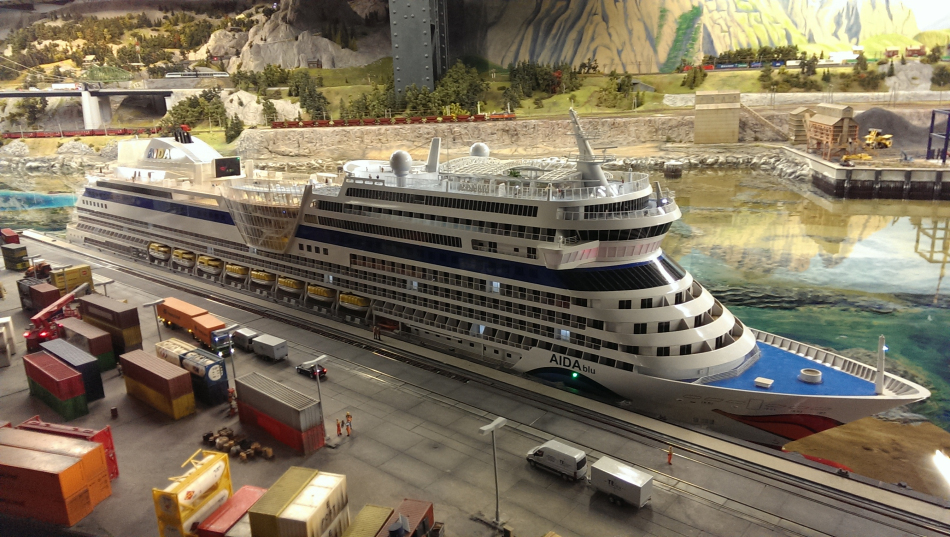 Miniatur Wunderland Hamburg Germany is the largest model railway in the world, and one of the most successful permanent exhibitions in Northern Germany. Learn all you can about the worlds largest model railway train set in Hamburg Germany Miniatur Wunderland. Miniatur Wunderland Hamburg Germany also has the worlds largest model train set and working airport. 